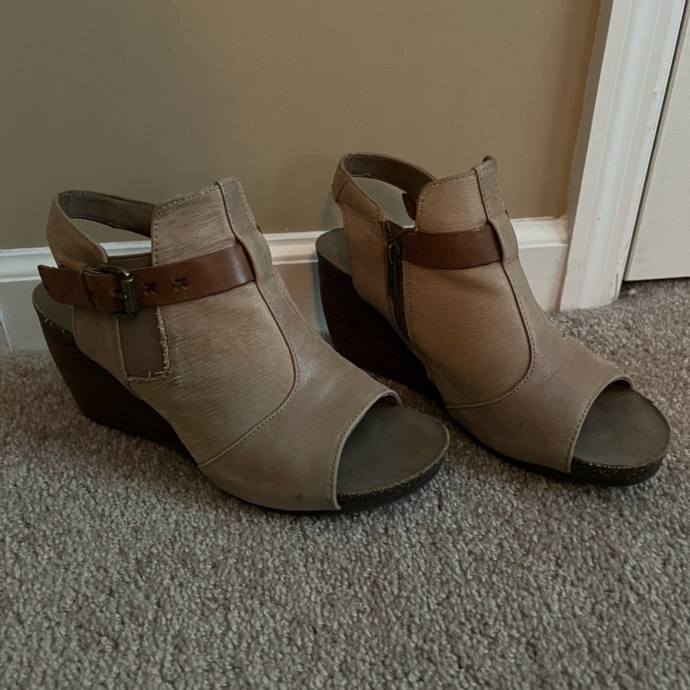 OTBT Arcadian Wedges in Pecan